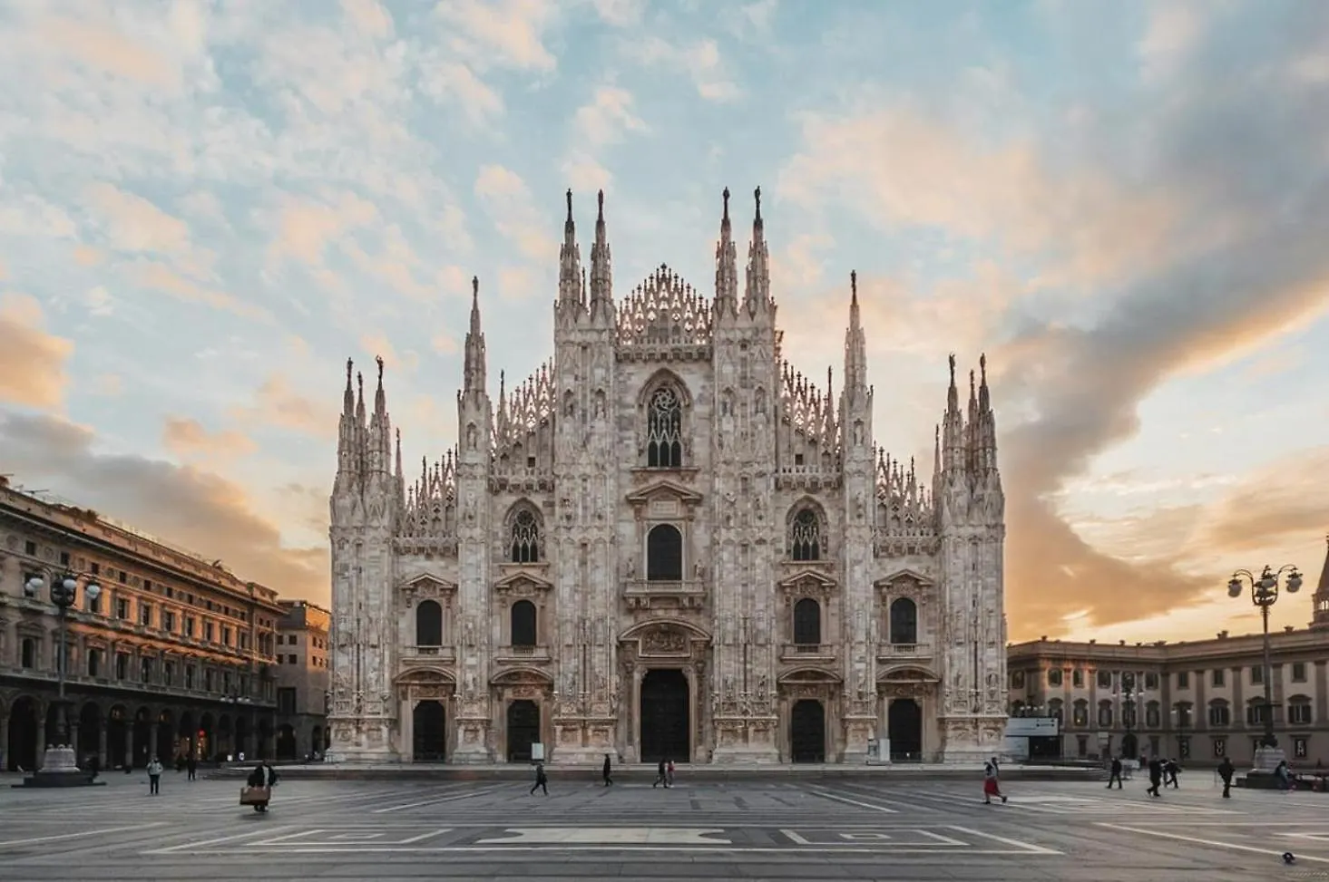 Apartment Duomo 15' - Suite 5' From Station With Wifi And A-C Milan