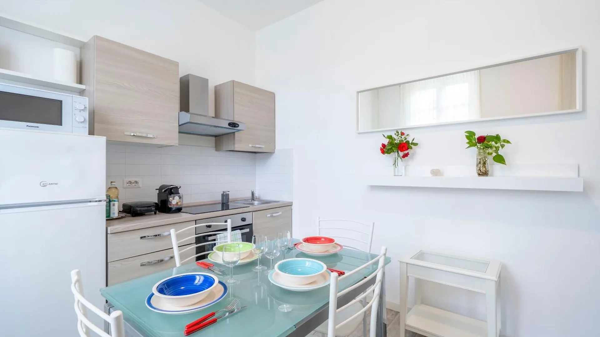 Apartment Duomo 15' - Suite 5' From Station With Wifi And A-C Milan