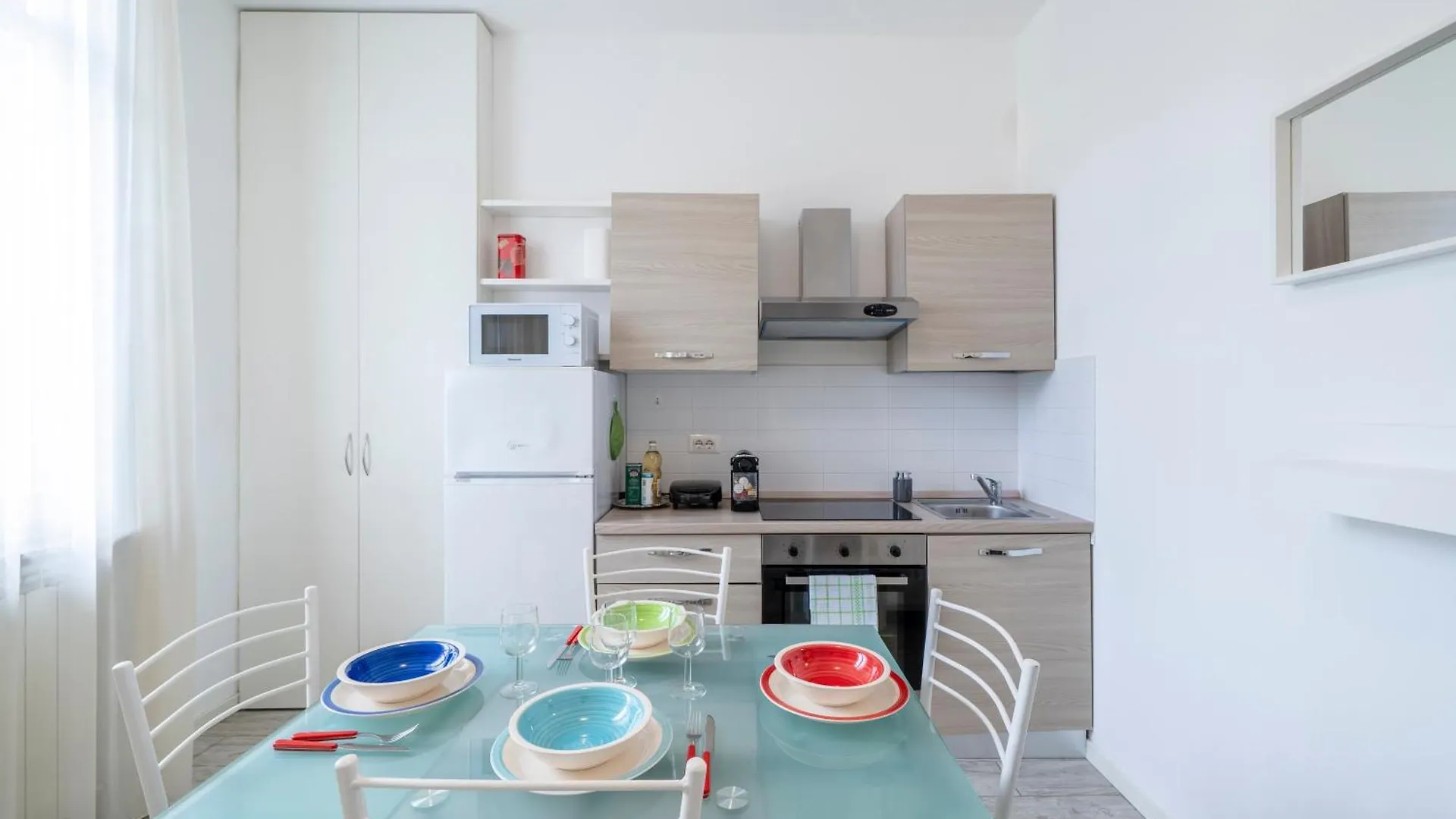 Duomo 15' - Suite 5' From Station With Wifi And A-C Milan Apartment