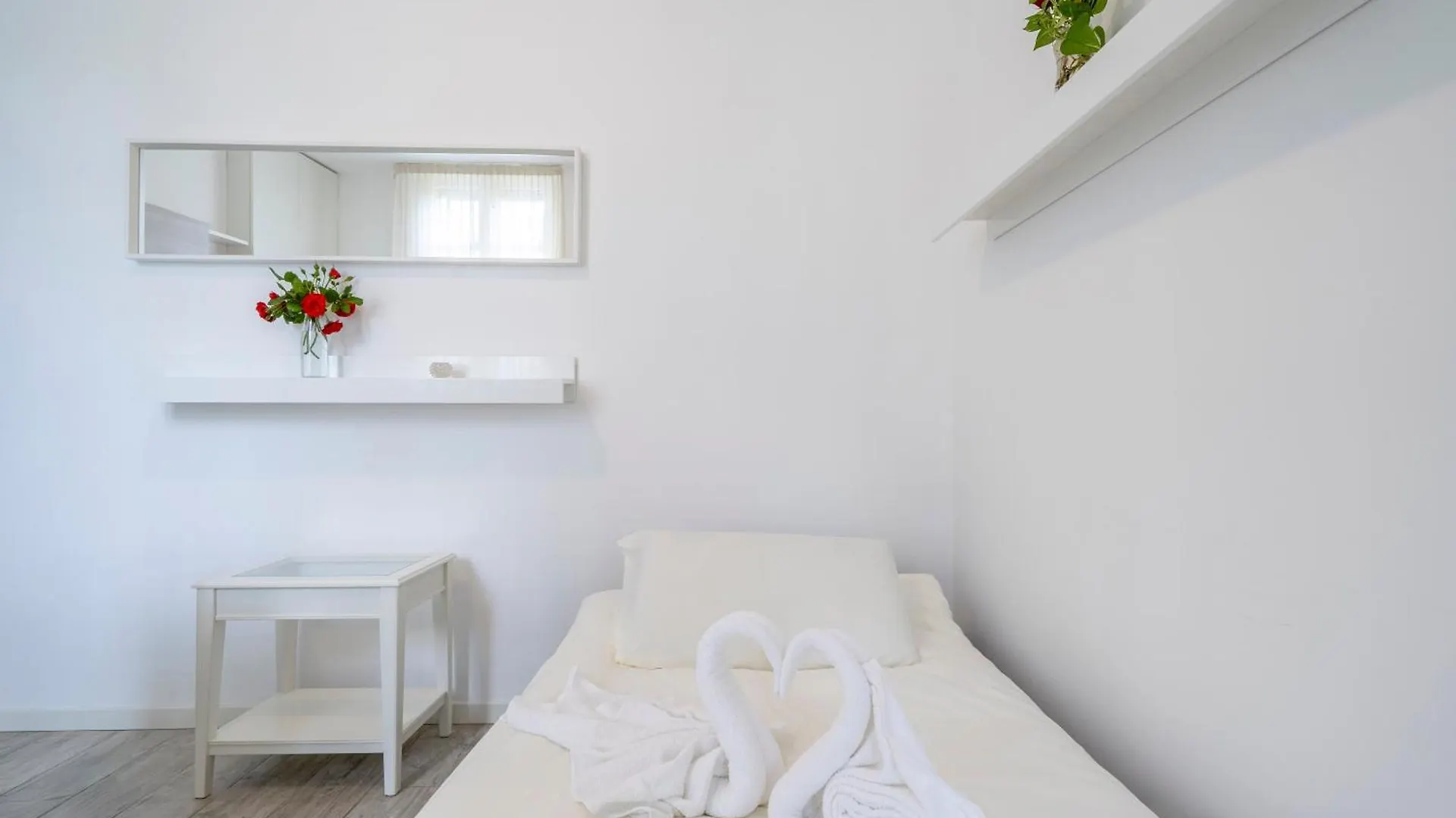 Duomo 15' - Suite 5' From Station With Wifi And A-C Milan 0*,  Italy