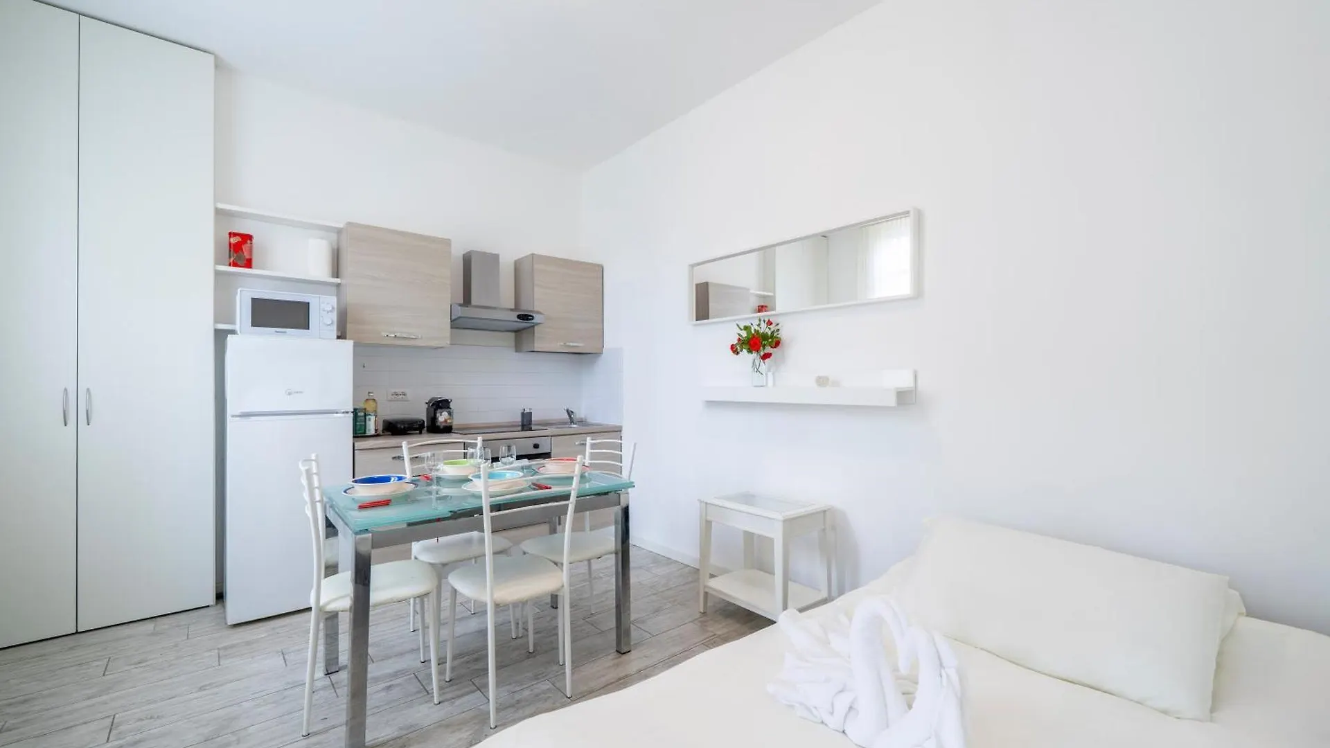 Apartment Duomo 15' - Suite 5' From Station With Wifi And A-C Milan Italy