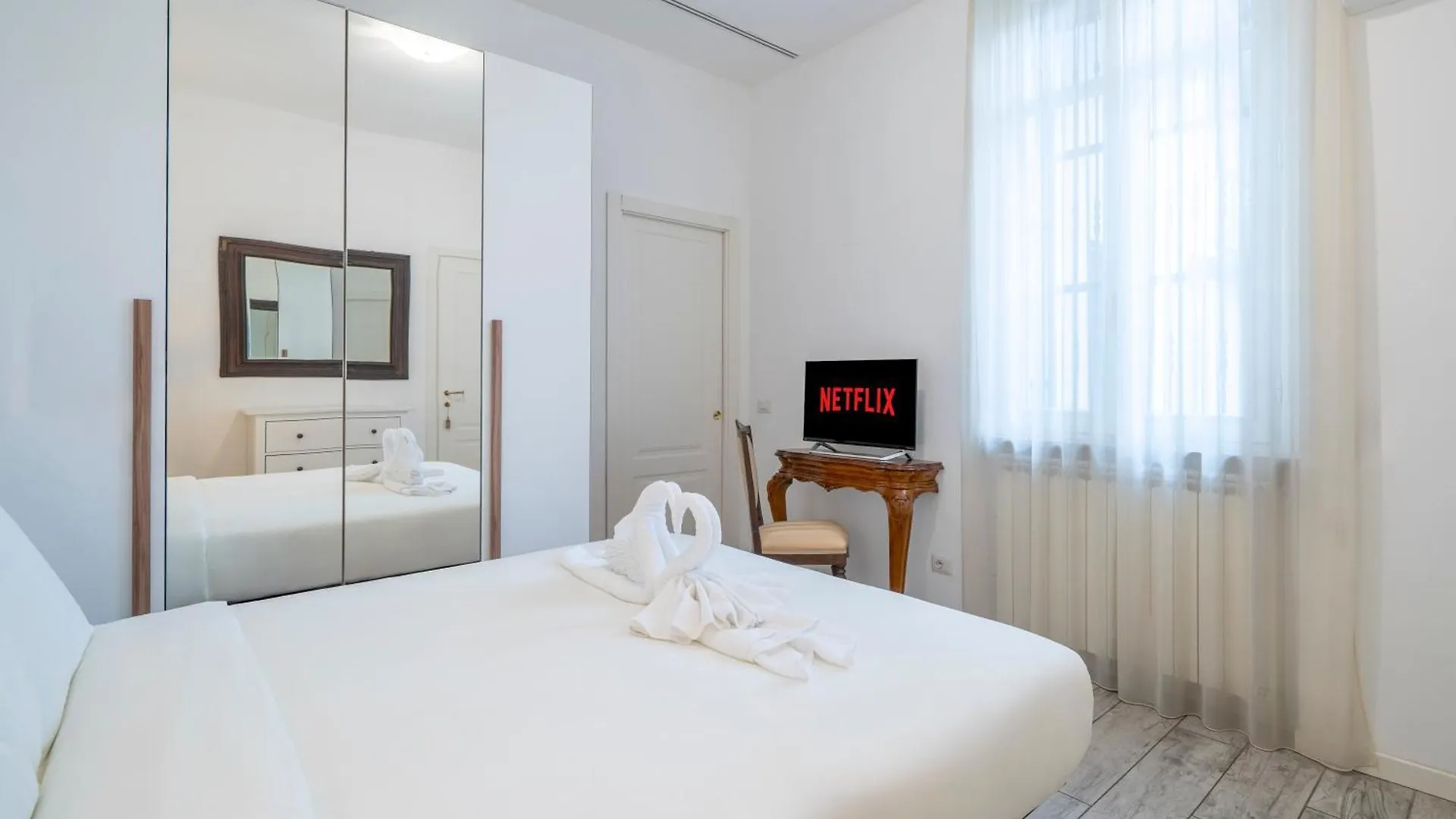 Duomo 15' - Suite 5' From Station With Wifi And A-C Милан